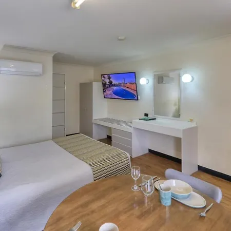 The Palms Dubbo Motel Room photo