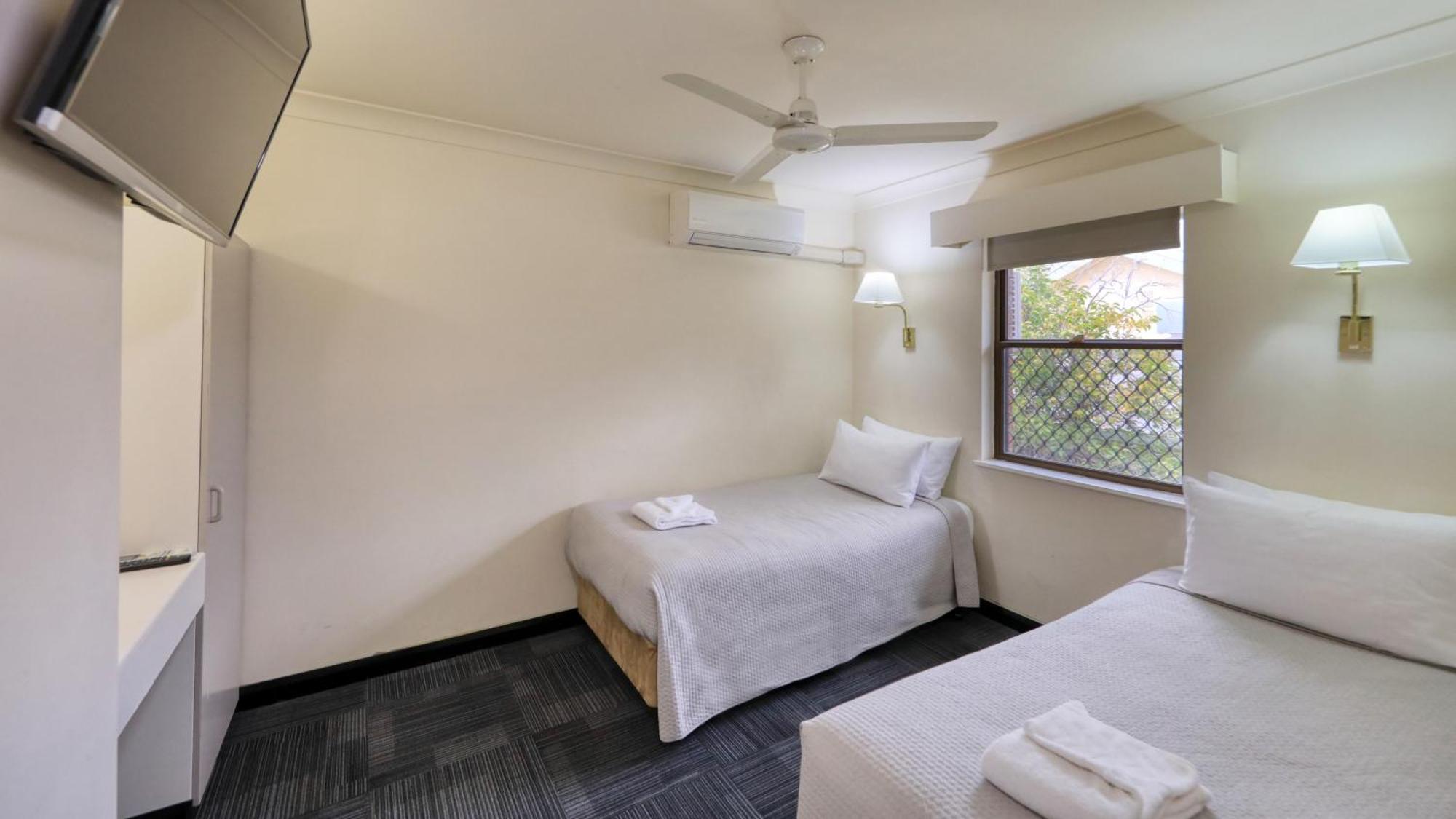 The Palms 3*